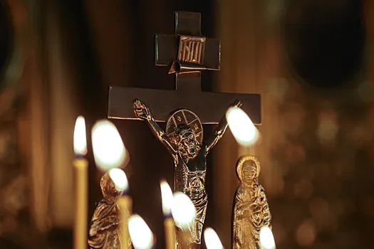 El famoso cantante se estrelló en un avión.