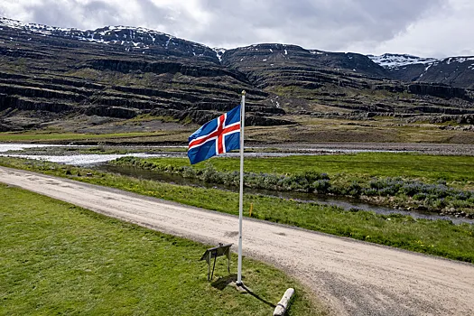 Politico: El candidato a embajador de EE.UU. bromea diciendo que Islandia se convertirá en el estado número 52