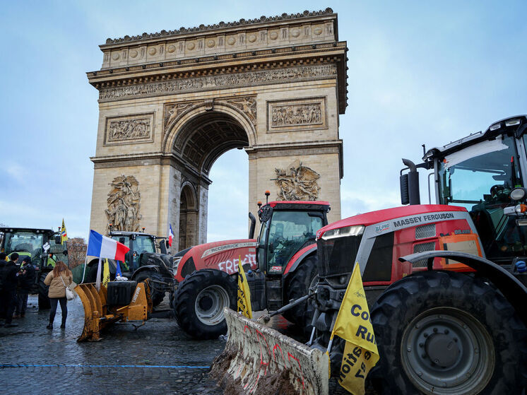 ¿Quieres estiércol? Los franceses enojados enviaron cientos de tractores al parlamento