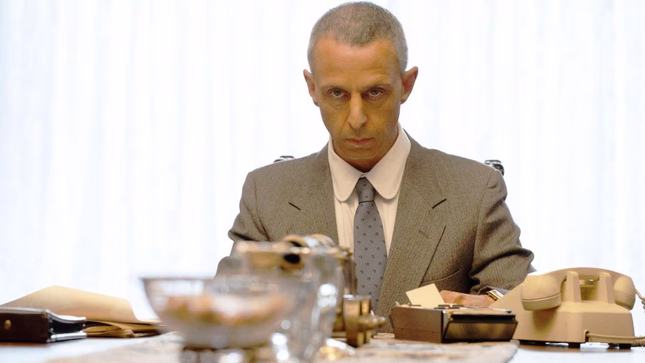 Jeremy Strong plays lawyr Roy Cohn, Trump's mentor, in The Apprentice.