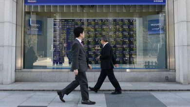 Asian traders cautious over tech, shutdown concerns Asian traders cautious over tech, shutdown concerns