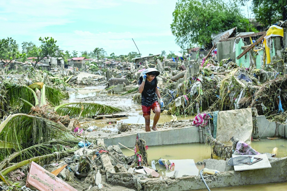 Death toll tops 100 in Philippines typhoon Death toll tops 100 in Philippines typhoon