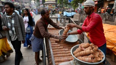 How many people die in India from the hot weather?
