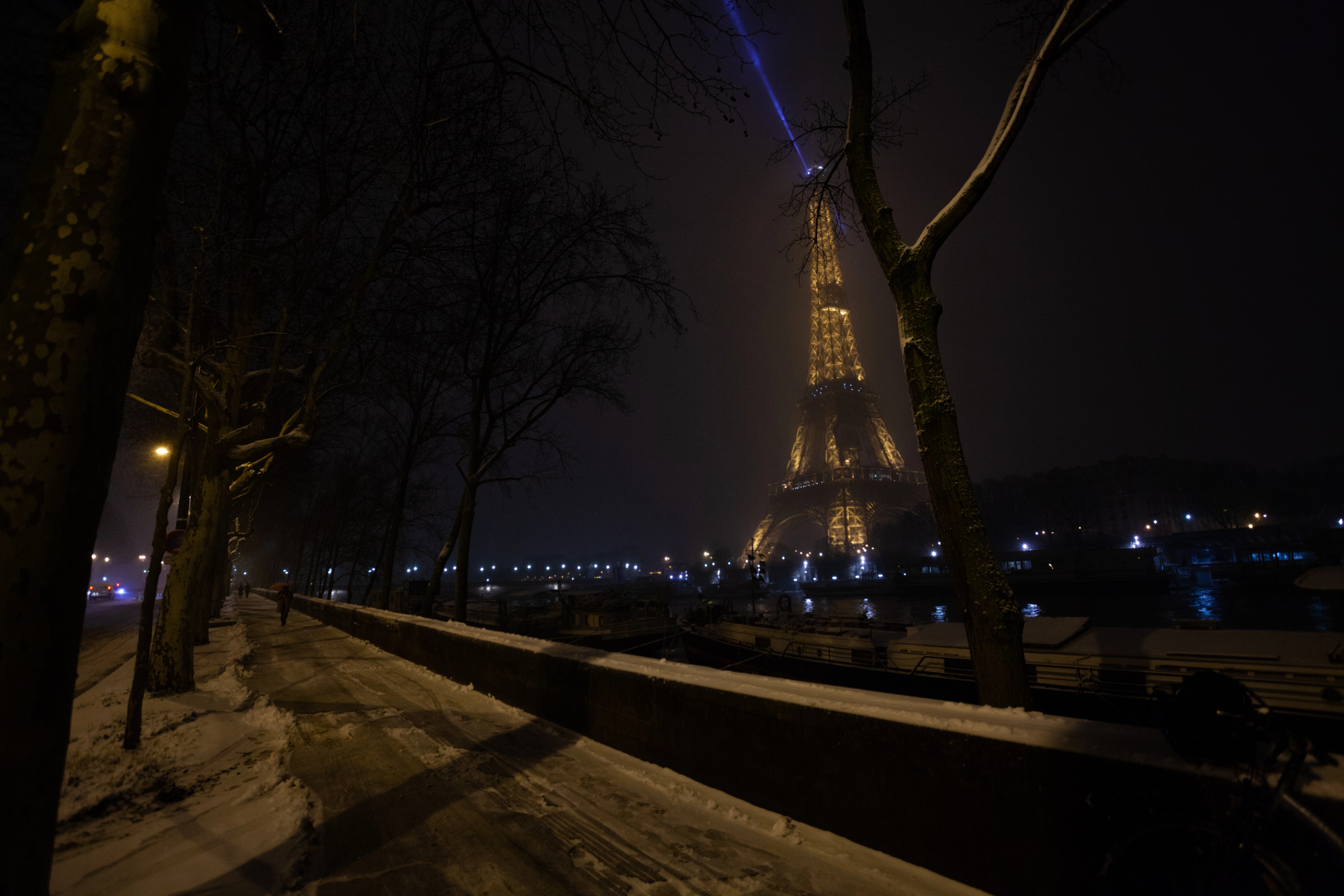 Parts of Paris hit by power blackout, reasons yet unknown