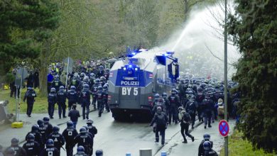 Protests force delay to German youth congress Protests force delay to German youth congress