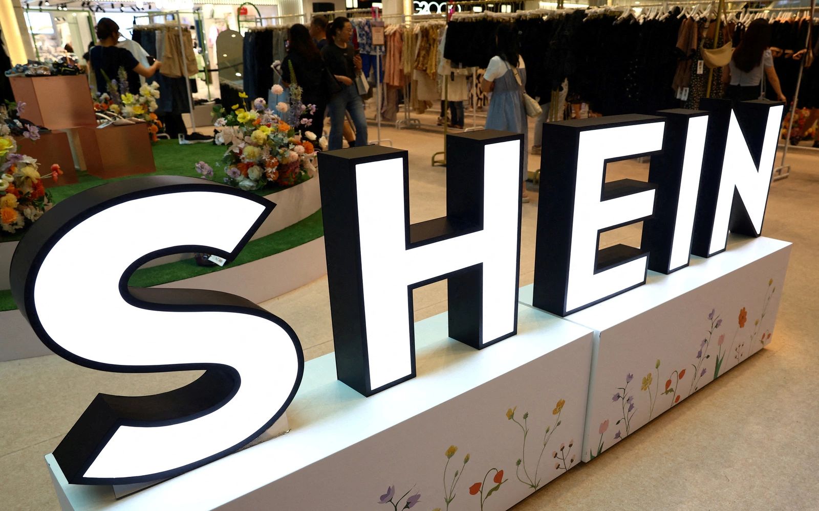 Shein opens first permanent store amid heavy police presence