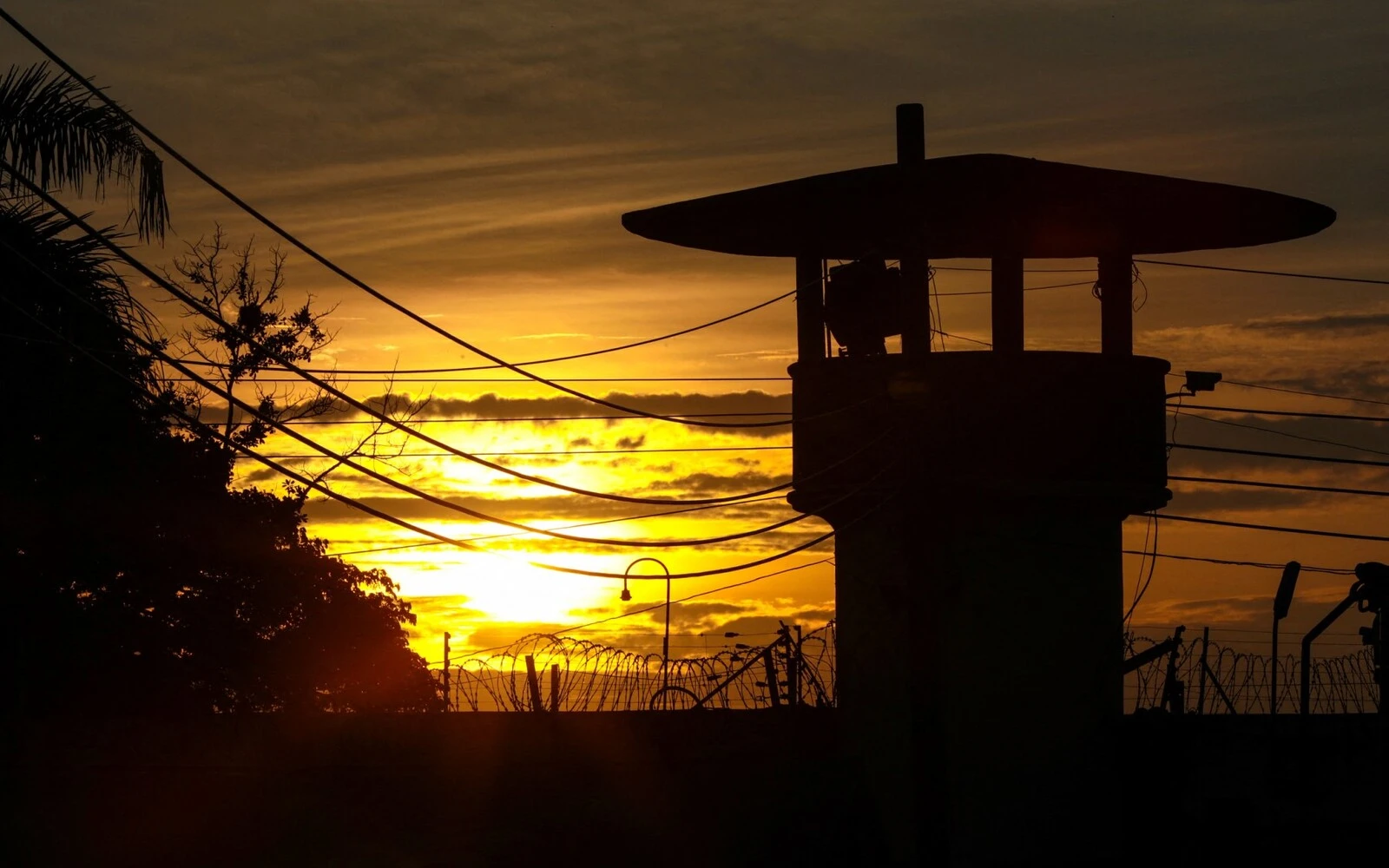 Thailand suspends prison boss over alleged privileges for Chinese inmates