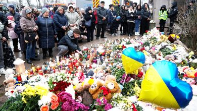 US threatens to cut intel, weapons to press Ukraine into peace deal US threatens to cut intel, weapons to press Ukraine into peace deal