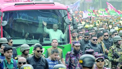 Bangladesh PM hopeful Rahman returns from exile