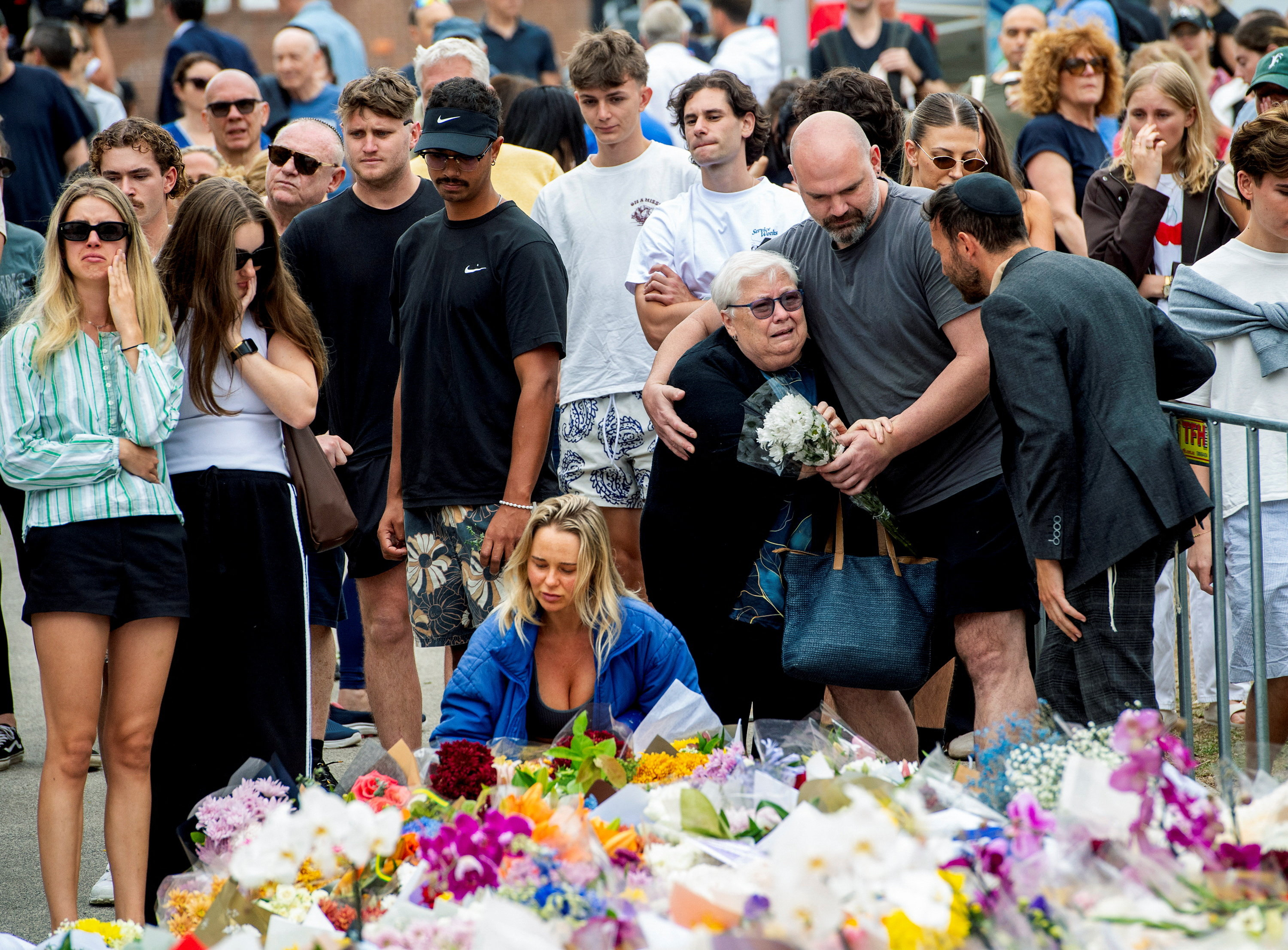 Bondi gunmen were inspired by Islamic State, had travelled to the Philippines, Australia police say