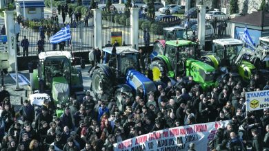 Greek farmers continue blockades, rebuff talks Greek farmers continue blockades, rebuff talks