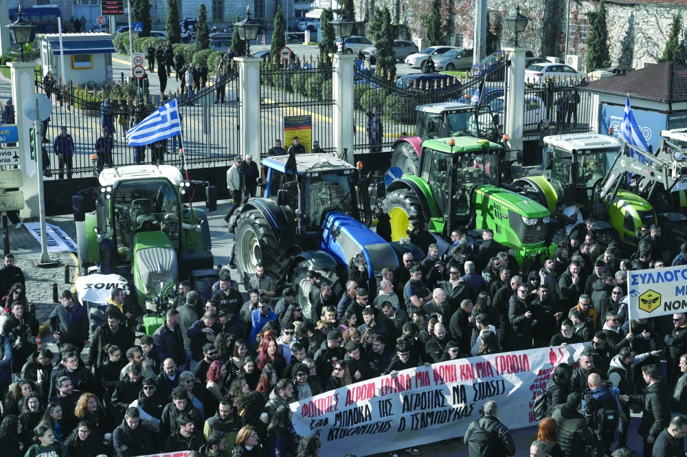 Greek farmers continue blockades, rebuff talks