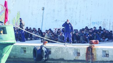 Hundreds of migrants land in Greece after search operation at sea