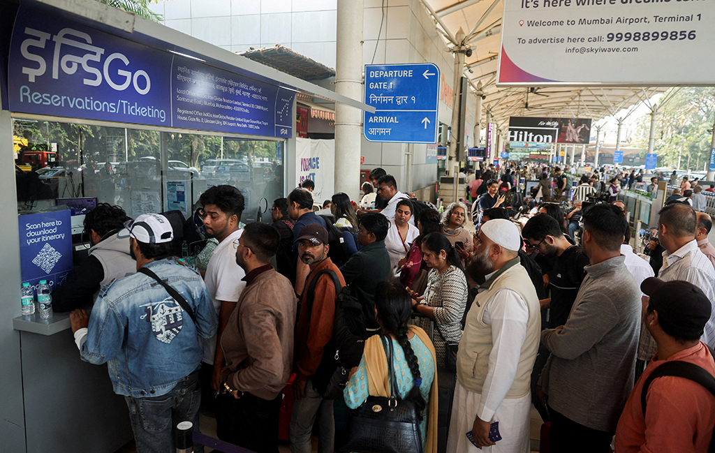 India air travel chaos eases but IndiGo crisis still leaves hundreds stranded India air travel chaos eases but IndiGo crisis still leaves hundreds stranded