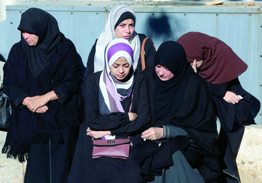 Israeli shelling on shelter kills 6 in Gaza