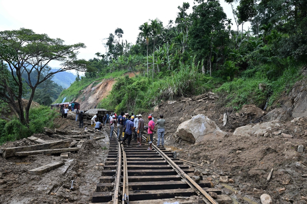 Lanka plans $1.6bn in cyclone recovery spending