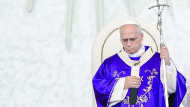 Pope urges end to hostilities, wrapping Lebanon trip Pope urges end to hostilities, wrapping Lebanon trip