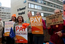 Strike by doctors in England to go ahead after rejecting government’s offer Strike by doctors in England to go ahead after rejecting government’s offer