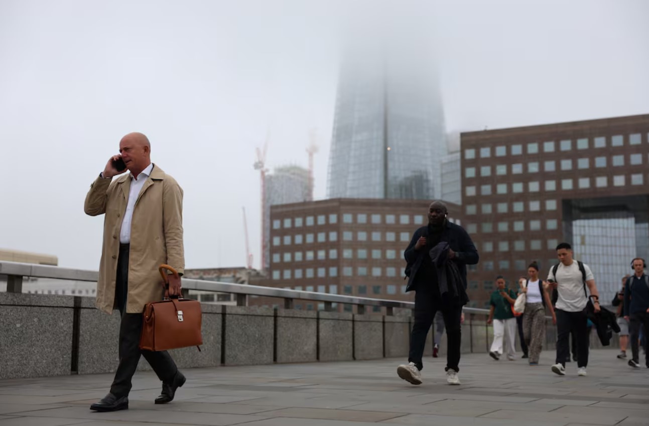 UK unemployment rate rises to 5.1 per cent in three months to October