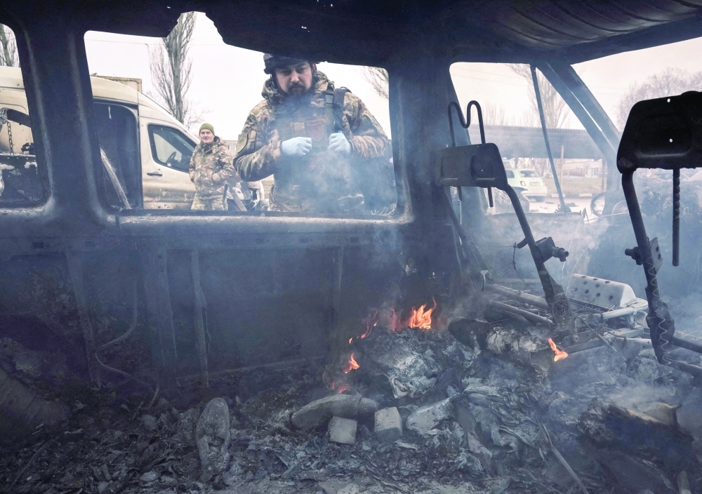 Ukraine’s Zelensky ditches Nato ambition ahead of peace talks