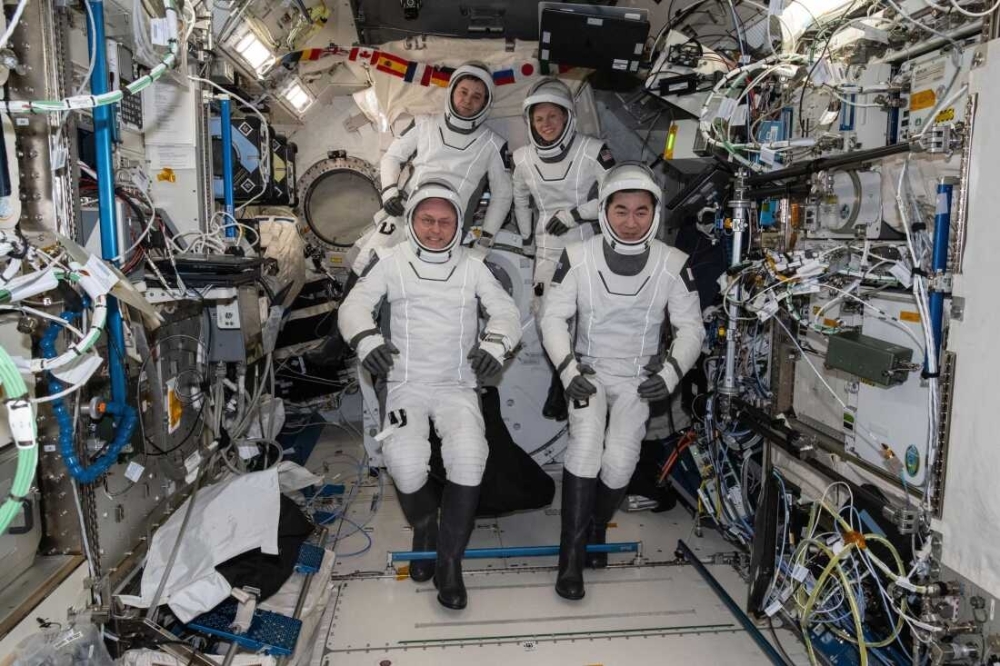 Astronauts leave ISS in first-ever medical evacuation Astronauts leave ISS in first-ever medical evacuation