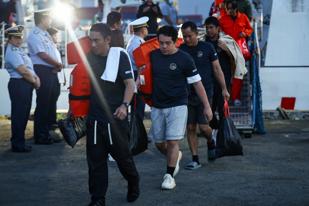 Fifteen dead, 28 missing as ferry sinks in the Philippines