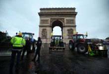French farmers block Paris streets in protest against Mercosur trade deal