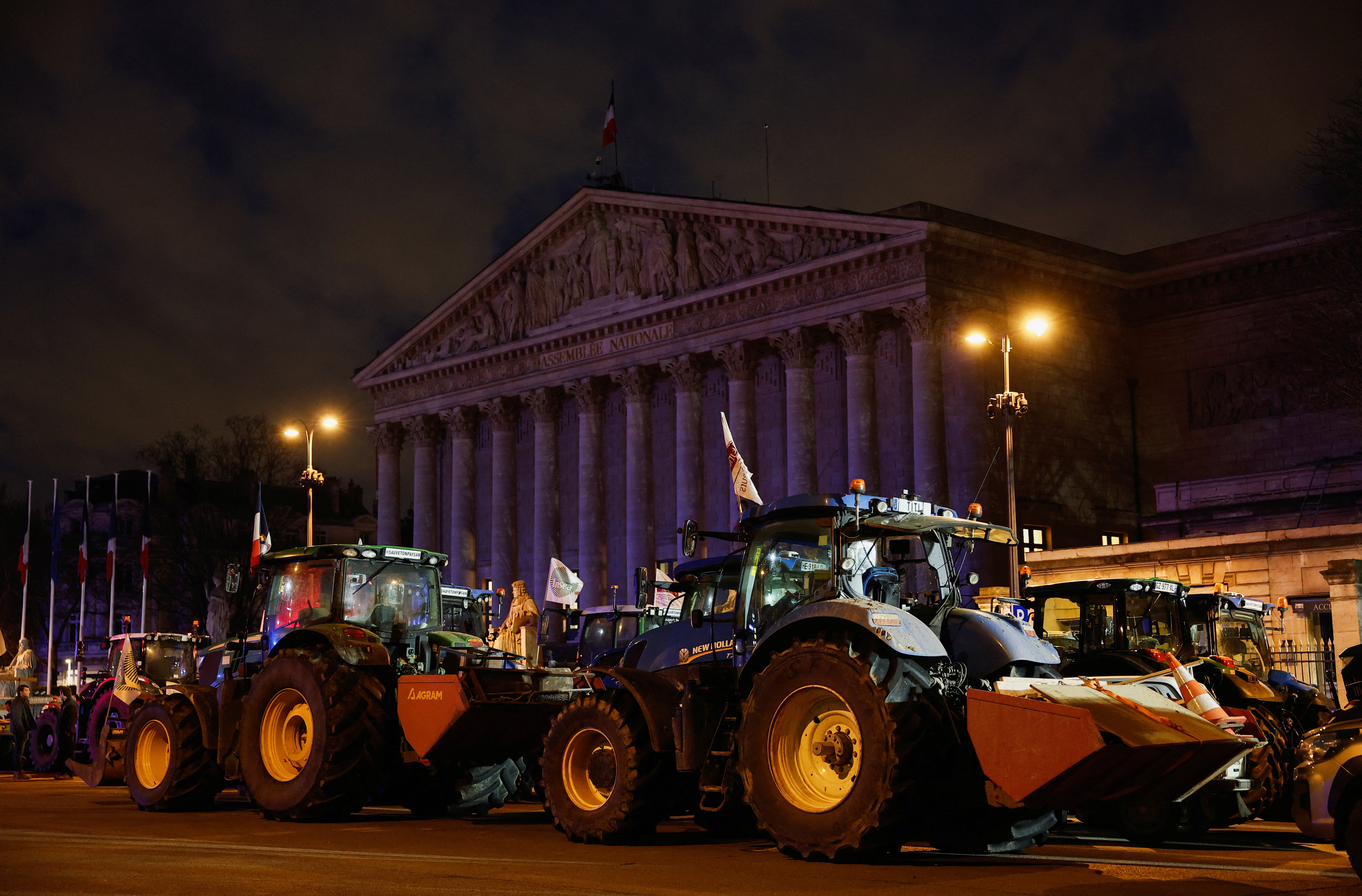 French farmers stage new Paris protest in bid to halt Mercosur deal