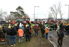 French opposition parties seek to topple government over Mercosur