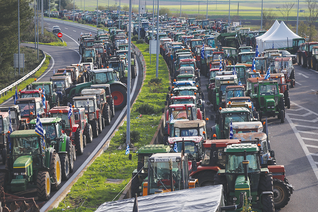 Greece offers farmers cheaper fuel, damage cover in bid to end blockades