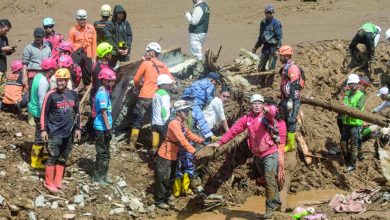 Indonesia resumes search for dozens missing