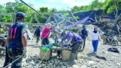 Indonesia’s flood kills 16, displaces hundreds Indonesia’s flood kills 16, displaces hundreds