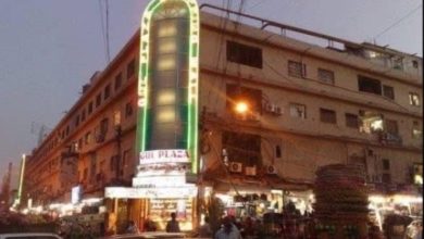 Massive fire kills 6 in Karachi, destroys shopping centre