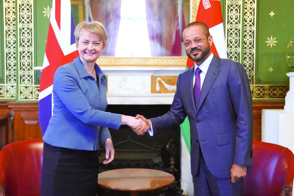 Oman, UK call for resolutionof ME issues through talks
