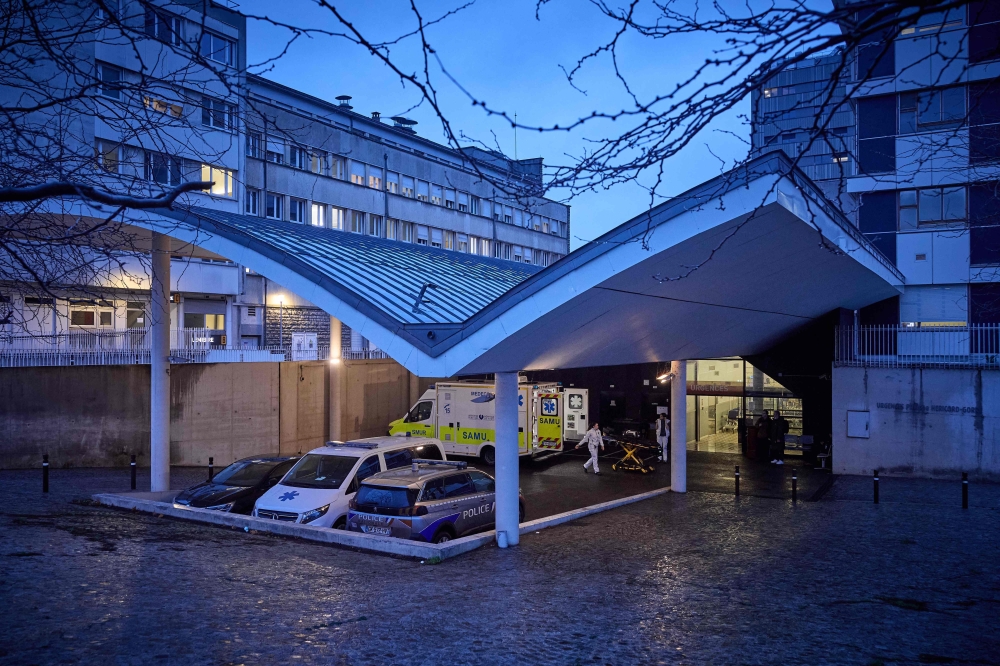 Storm cuts electricity to 380,000 French households Storm cuts electricity to 380,000 French households