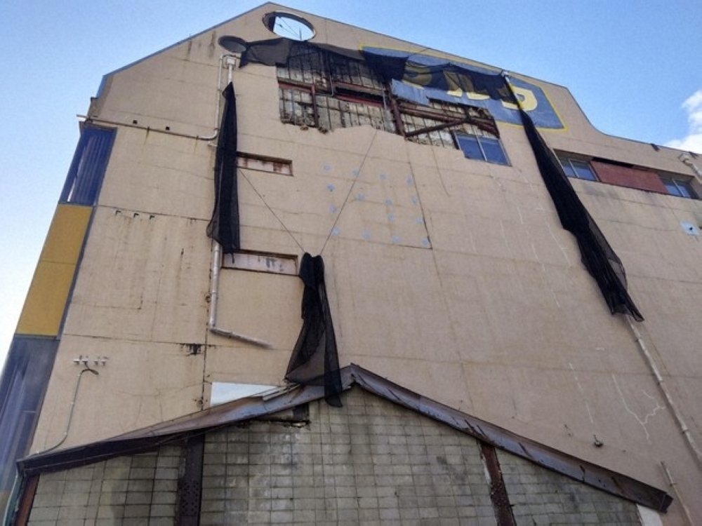 Strong quake hits western Japan, no tsunami warning