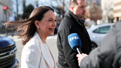 Trump to meet Venezuelan opposition leader Machado after praising its government