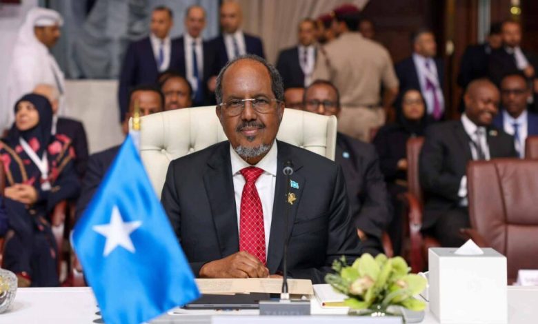 Madaxweynaha Soomaaliya ayaa sheegay in heshiisyadii Imaaraadka ee la joojiyay ay halis ku ahaayeen madax-banaanida