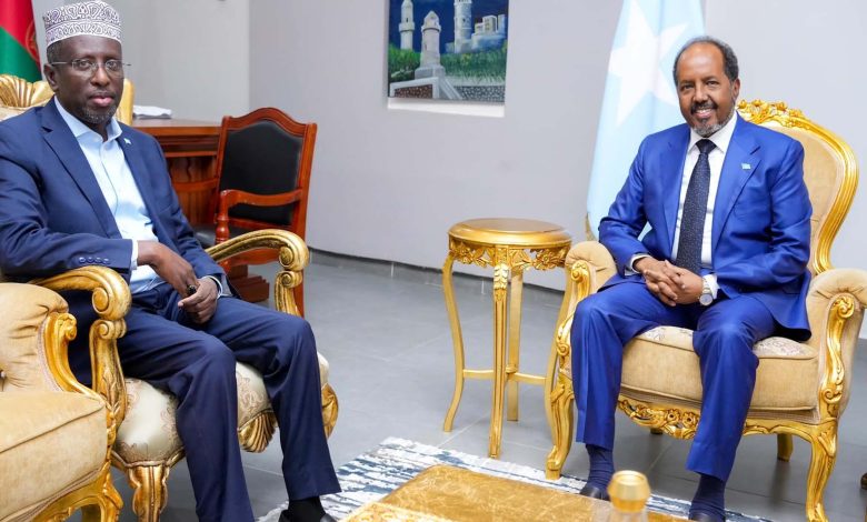 Madaxweynaha Soomaaliya iyo hoggaamiyaha mucaaradka ayaa heshiis ku gaaray in la soo afjaro cabashooyinka shaqsiga ah