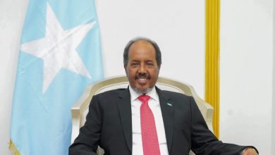 Soomaaliya ayaa ku hanjabtay inay ka aargoosan doonto ka dib markii Imaaraadku uu ku gacan seyray xayiraadda diyaaradaha militariga