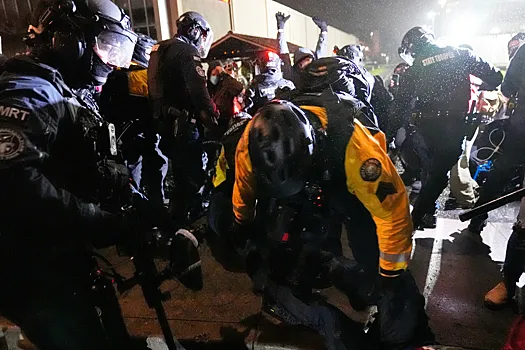 Ka dib markii la dilay qof dumar ah, laba qof oo kale ayaa lagu dhaawacay weerarro ka dhan ah muhaajiriinta