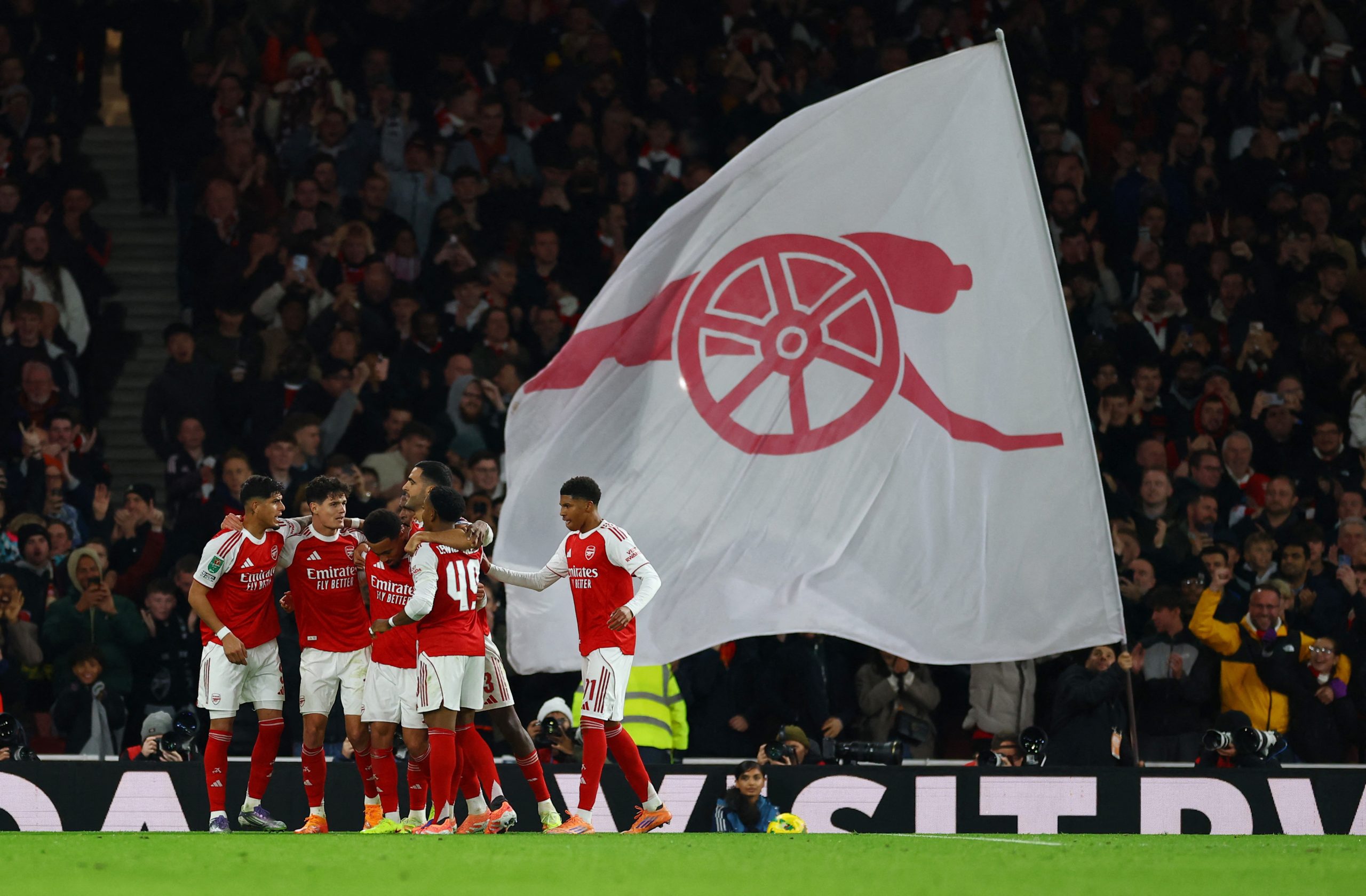 Arsenal visit Burnley with early momentum in Premier League title race