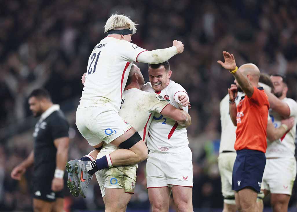 England complete famous win against the All Blacks