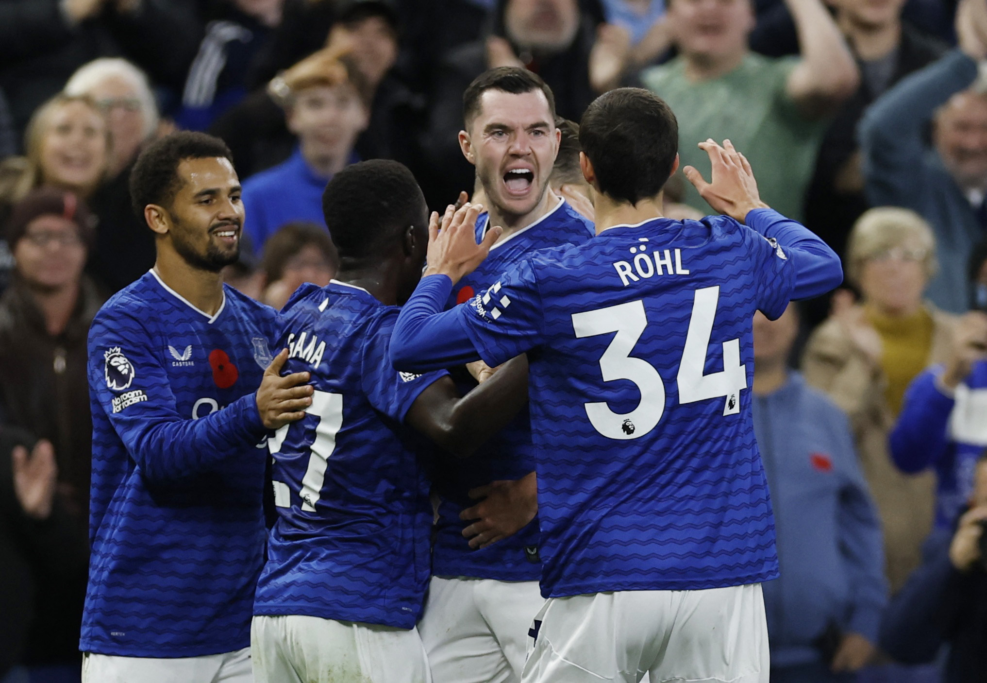 Everton ease to dominant 2-0 home win over Fulham