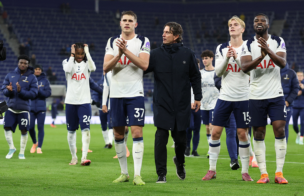 Frank says Tottenham’s Van de Ven and Spence apologised for snub