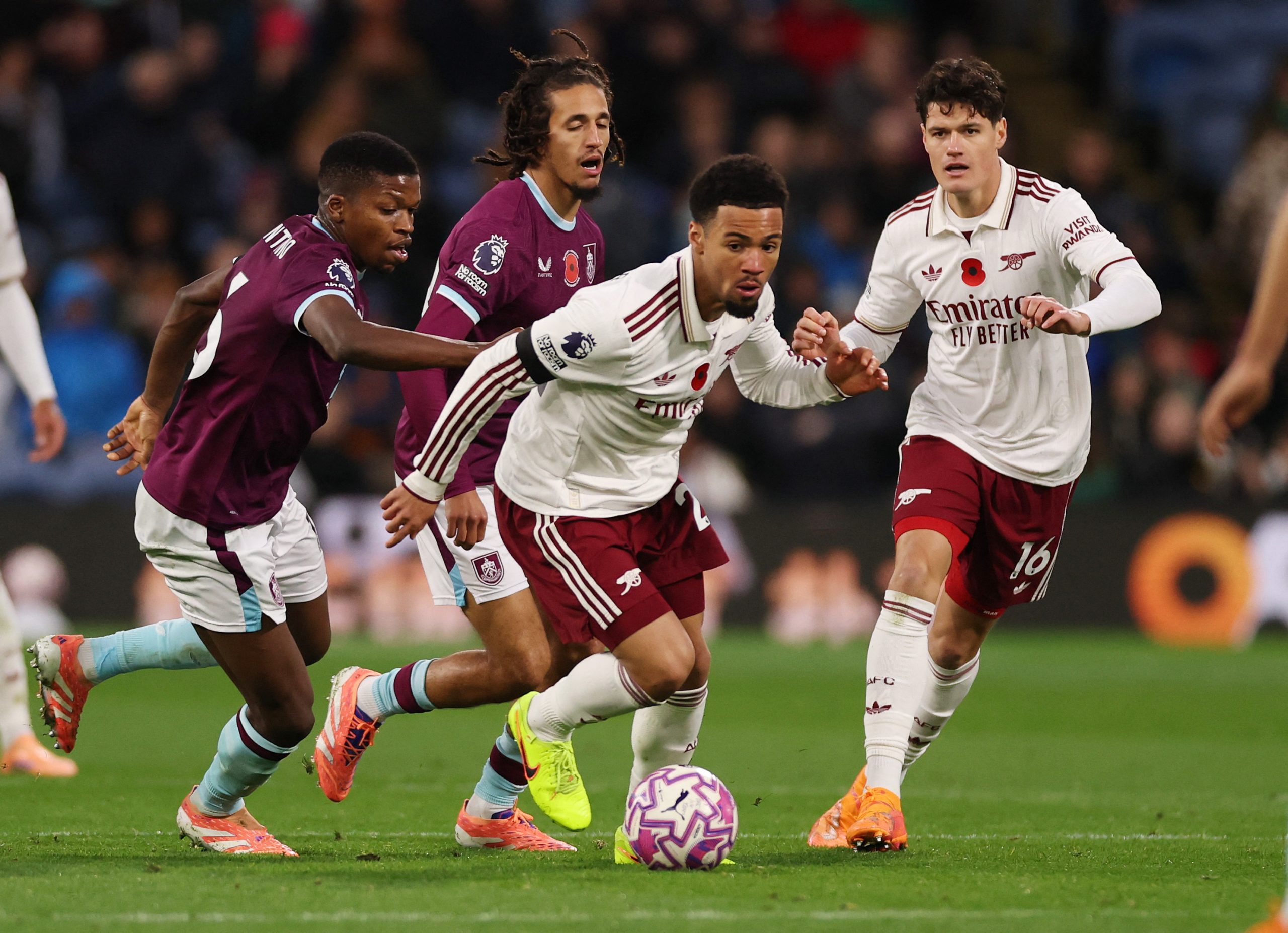 Relentless Arsenal beat Burnley to stretch Premier League lead