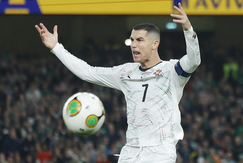 Ronaldo sees red as Ireland stun Portugal to keep hopes alive