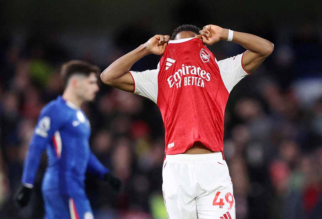 Ten-man Chelsea hold Arsenal in highly-charged London derby Ten-man Chelsea hold Arsenal in highly-charged London derby