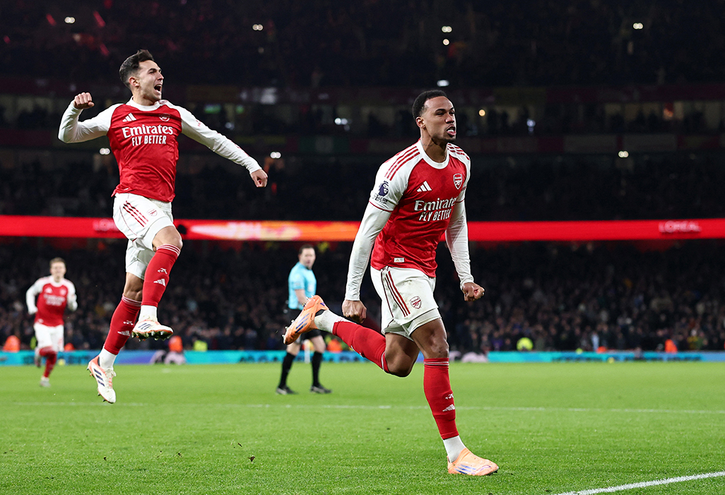 Arsenal thrash Villa, while Chelsea and Man Utd both held