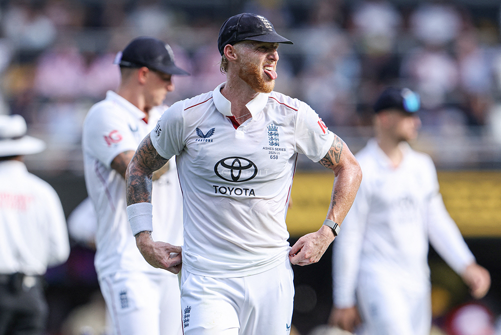 Australia take lead over fumbling England in second Ashes test Australia take lead over fumbling England in second Ashes test